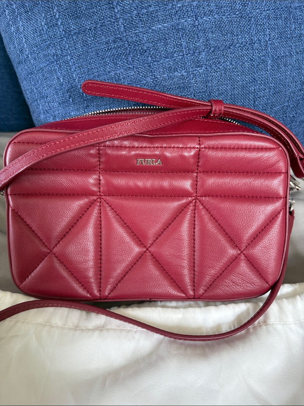 Furla Red Mini Quilted Leather Adjustable Crossbody Camera Bag With Dustbag - Picture 2 of 12